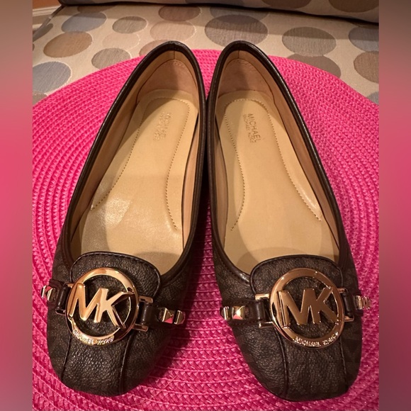 MICHAEL KORS-EUC Women’s Fulton Signature PVC Slip On Ballet Flat Shoes US S6.5 - Picture 2 of 5